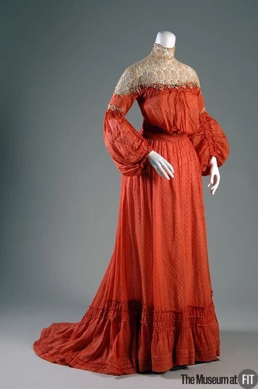 Платье для дневных прогулок из хлопка, ок. 1903 г.