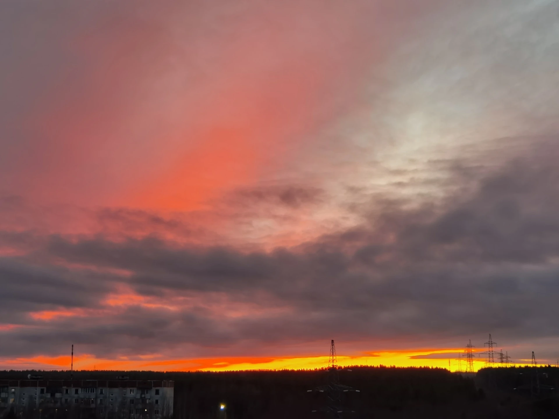 В Оленегорске сегодня тоже небо горело 🌇🔥