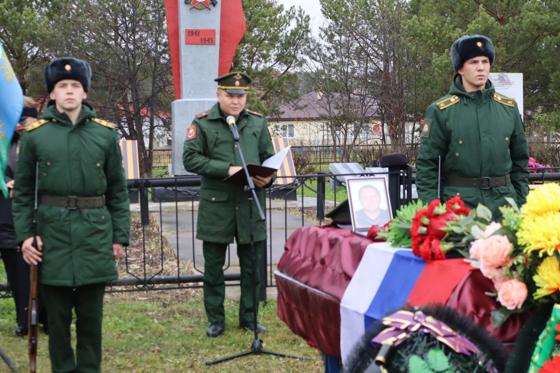 Сегодня в пос.Заречный простились с младшим сержантом Земцовым Александром Викторовичем...