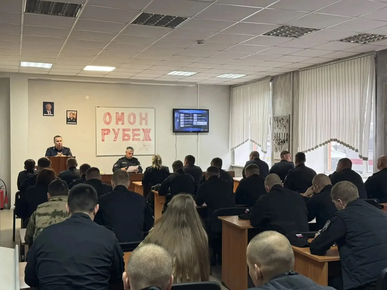 Сотрудники Госавтоинспекции города Новокузнецка провели профилактическую беседу с бойца...