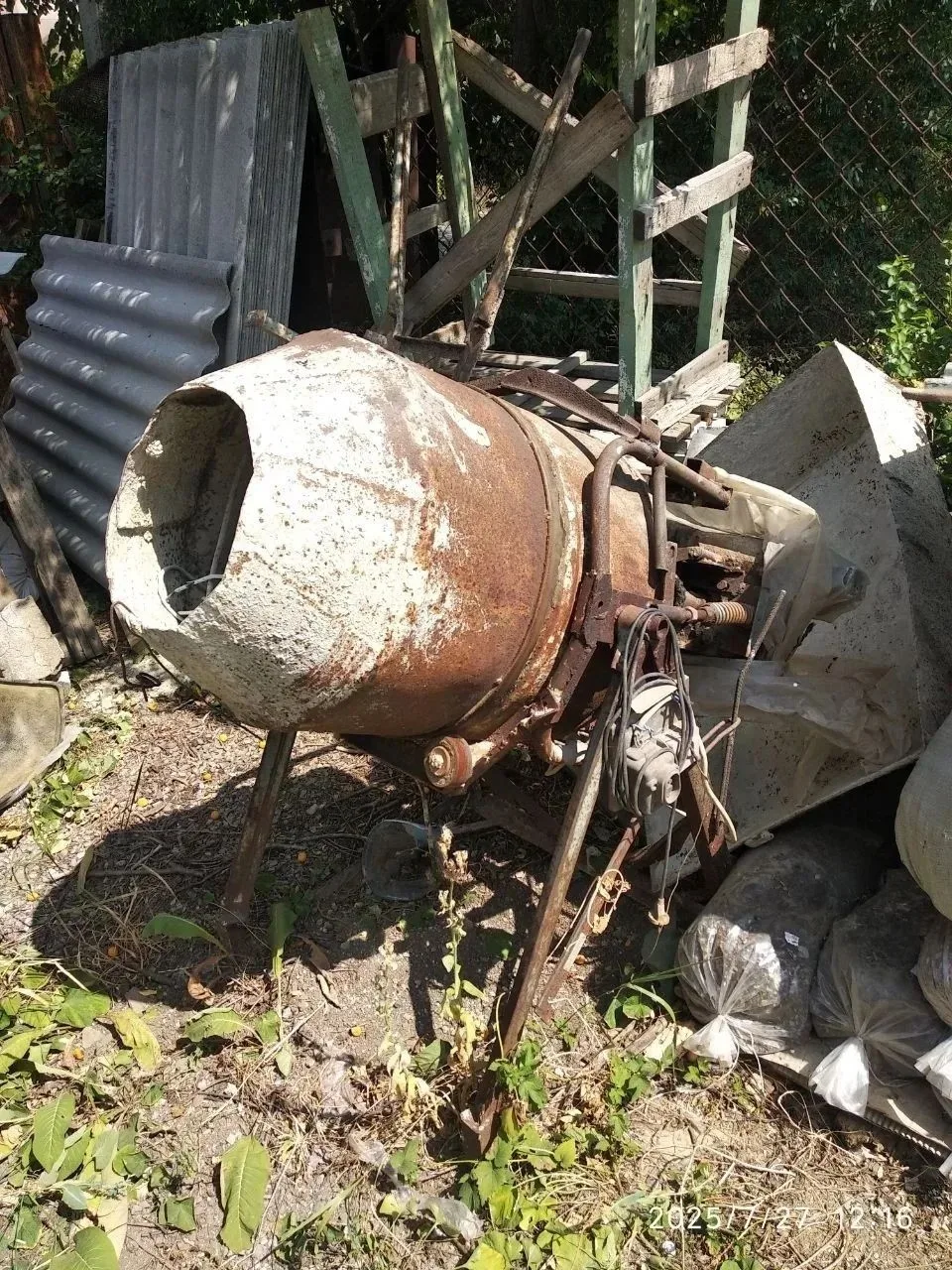 Продам бетономешалку самодельную, б/у, 180 л, Донецк, Ленинский район, 5 тыс. рублей