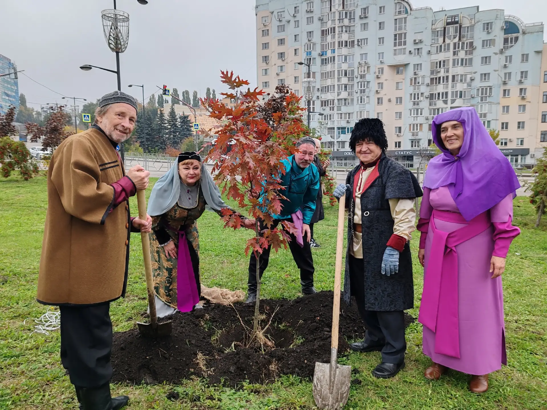 В честь 25-летия театра на Соколе и 150-летия Союза театральных деятелей в Липецке выса...