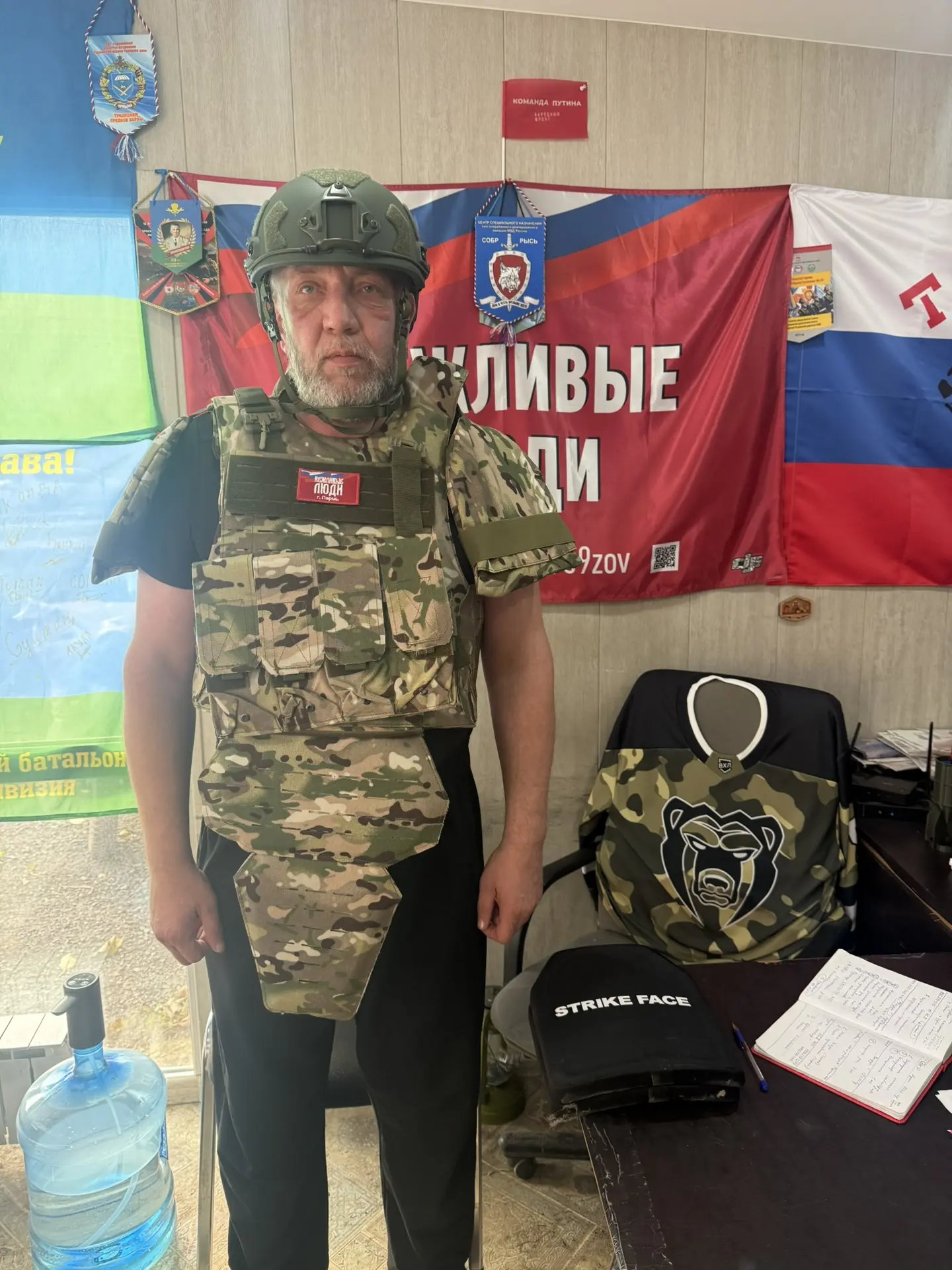 Передали комплект бронезащиты и шлем тактический бойцу, отпускнику 352 МСП , поз. «Паст...