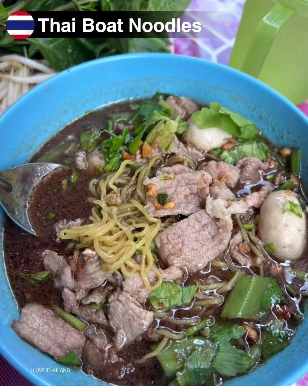 Тайская лапша в лодочке, или Куайтяо Руэа (ก๋วยเตี๋ยวเรือ), — одно из самых известных и...