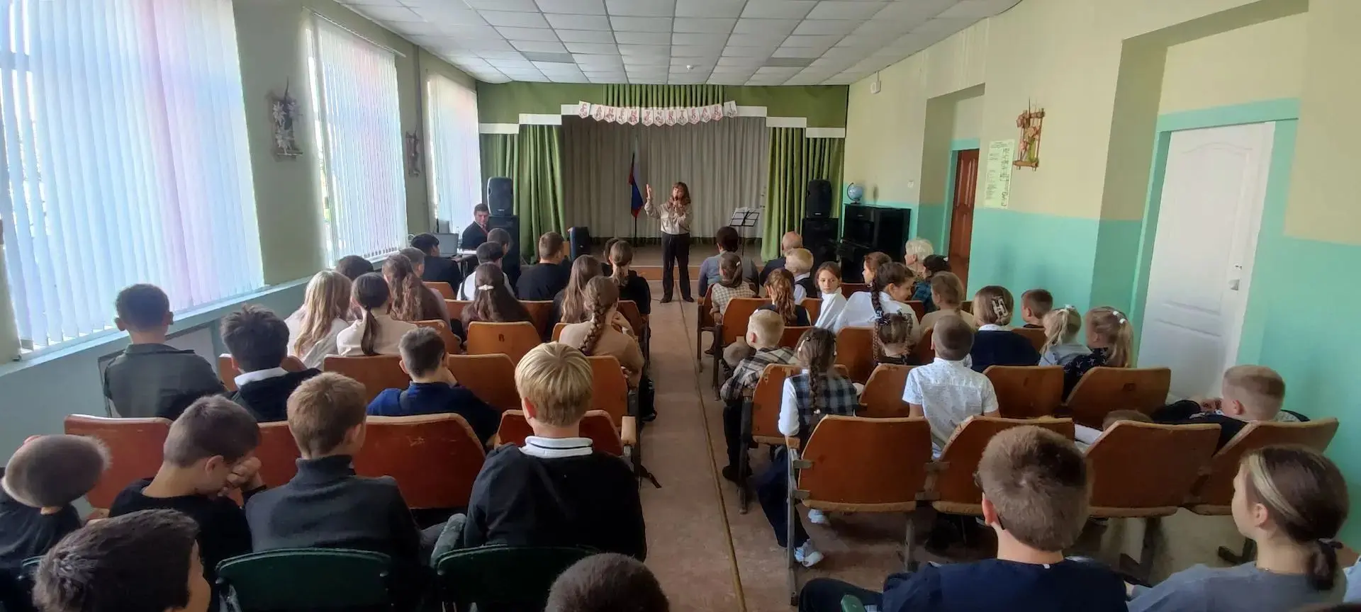 В Бердянском государственном лицее сотрудники Дома культуры «Маяк» провели яркий, душев...