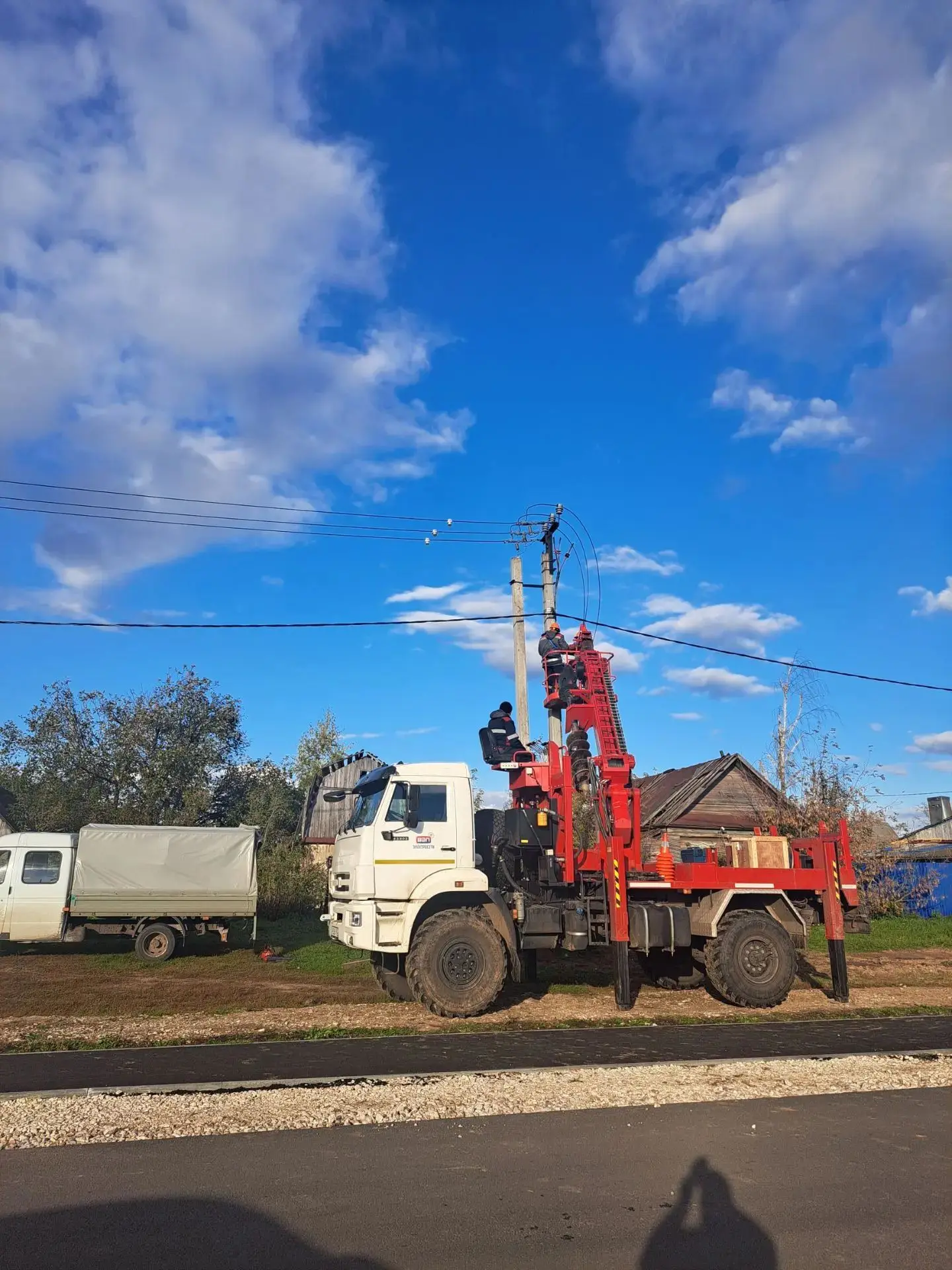 Продолжаются работы по наладке вновь установленной комплектной трансформаторной подстан...