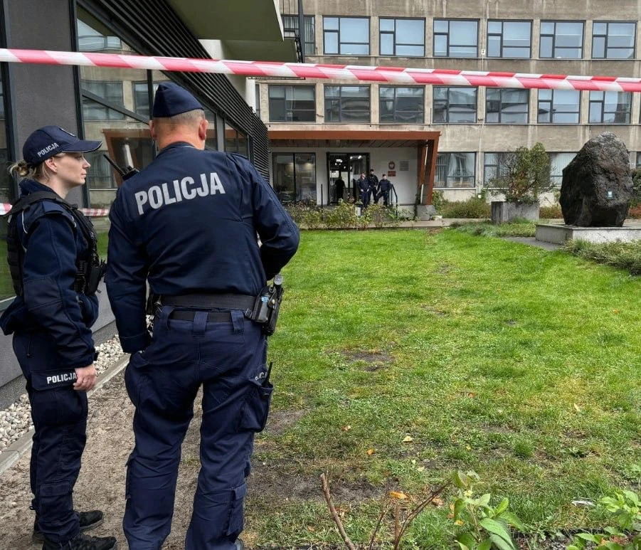 Третье за неделю нападение с ножом в учебном заведении в Польше. Пострадали три девушки.