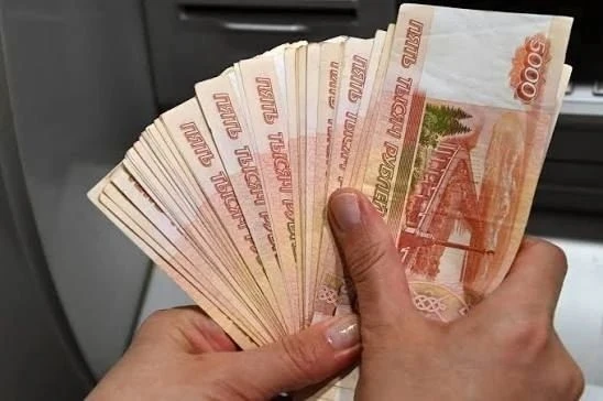 Средняя зарплата в Екатеринбурге превысила 108 тысяч рублей.
