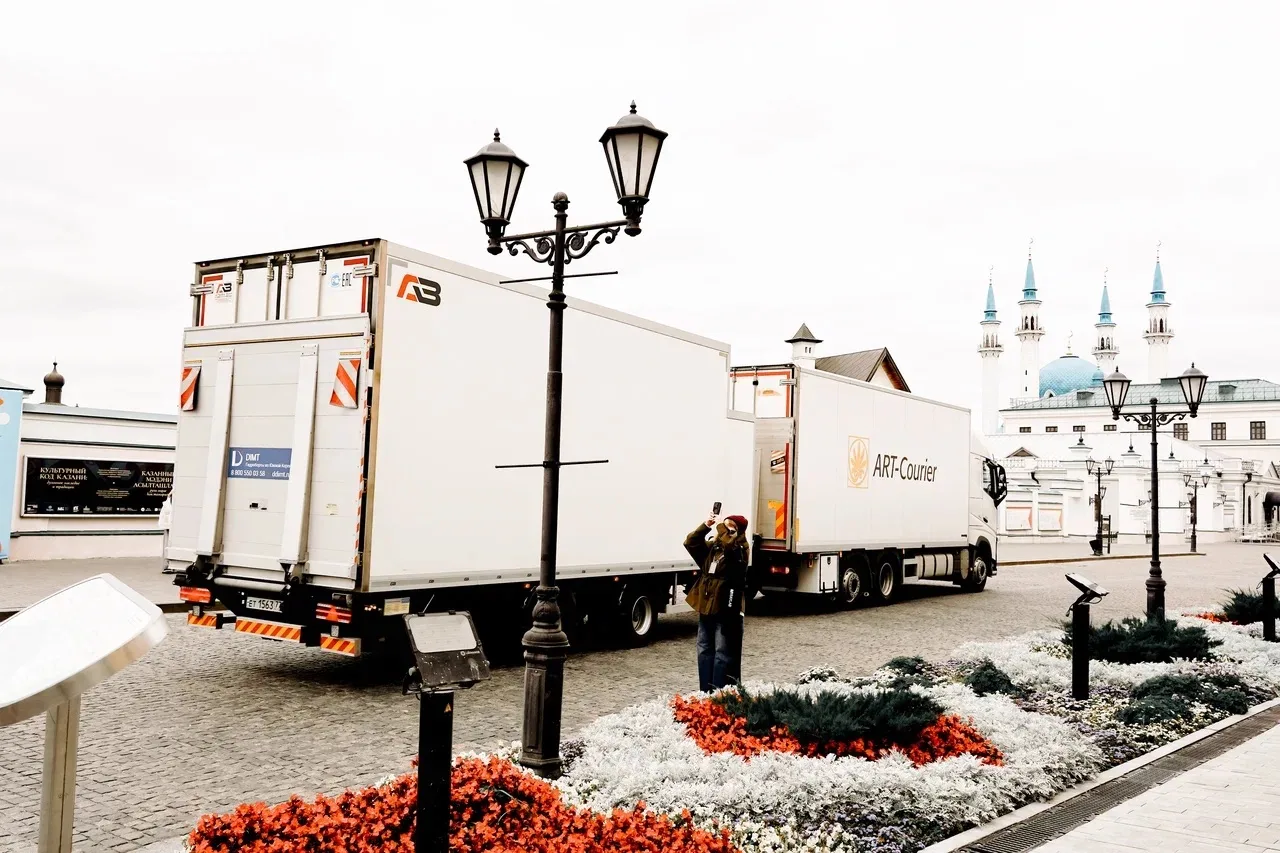🚚Из Государственного Эрмитажа приехали экспонаты выставки «Николай II: семья и престол»
