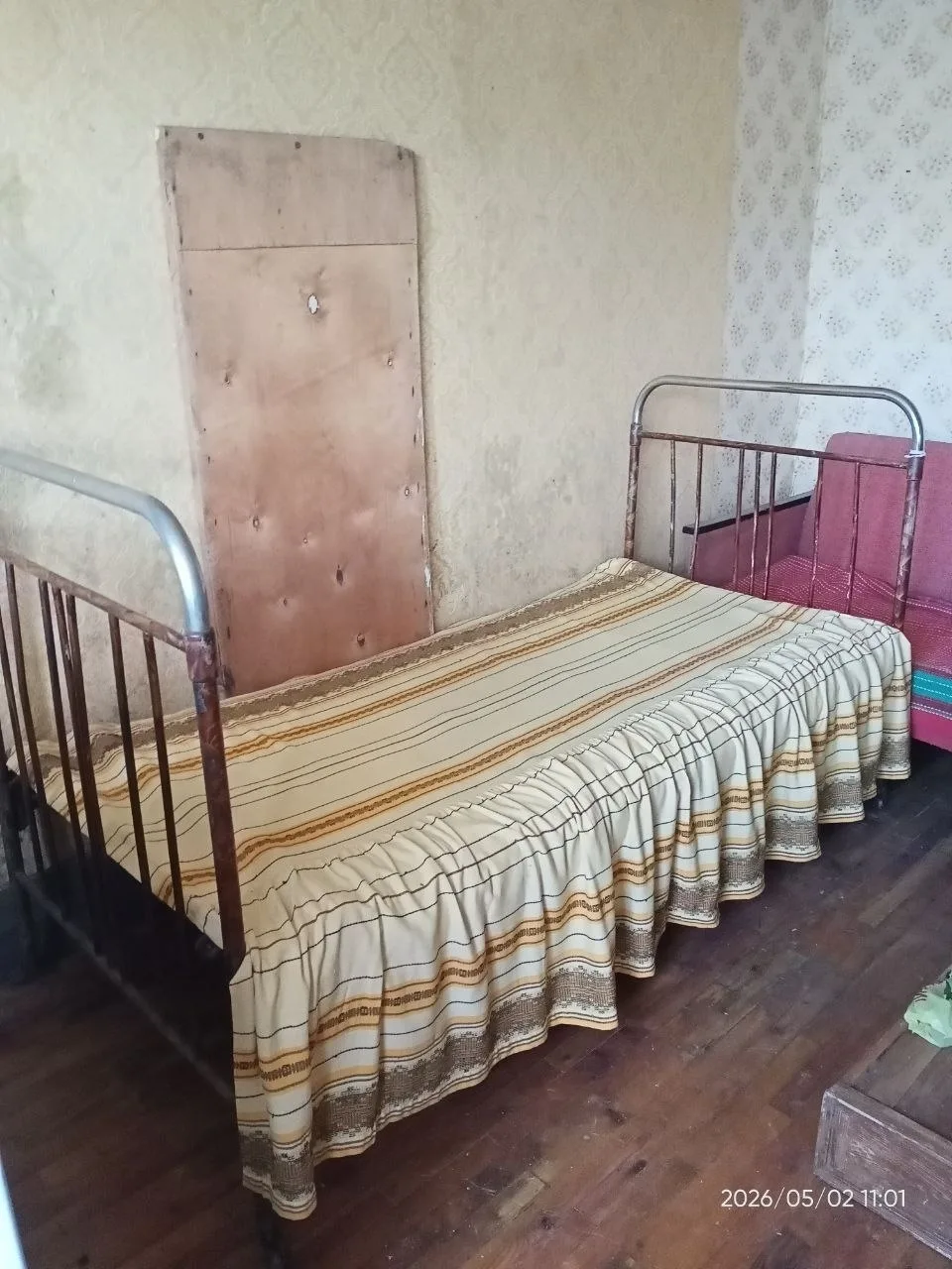 Продам кровать железную, б/у, 200 руб., Снежное, Химмаш