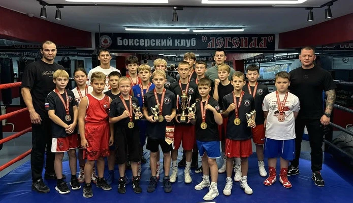 🥊 Школа бокса Свободного — на пьедестале областного турнира памяти заслуженного тренера