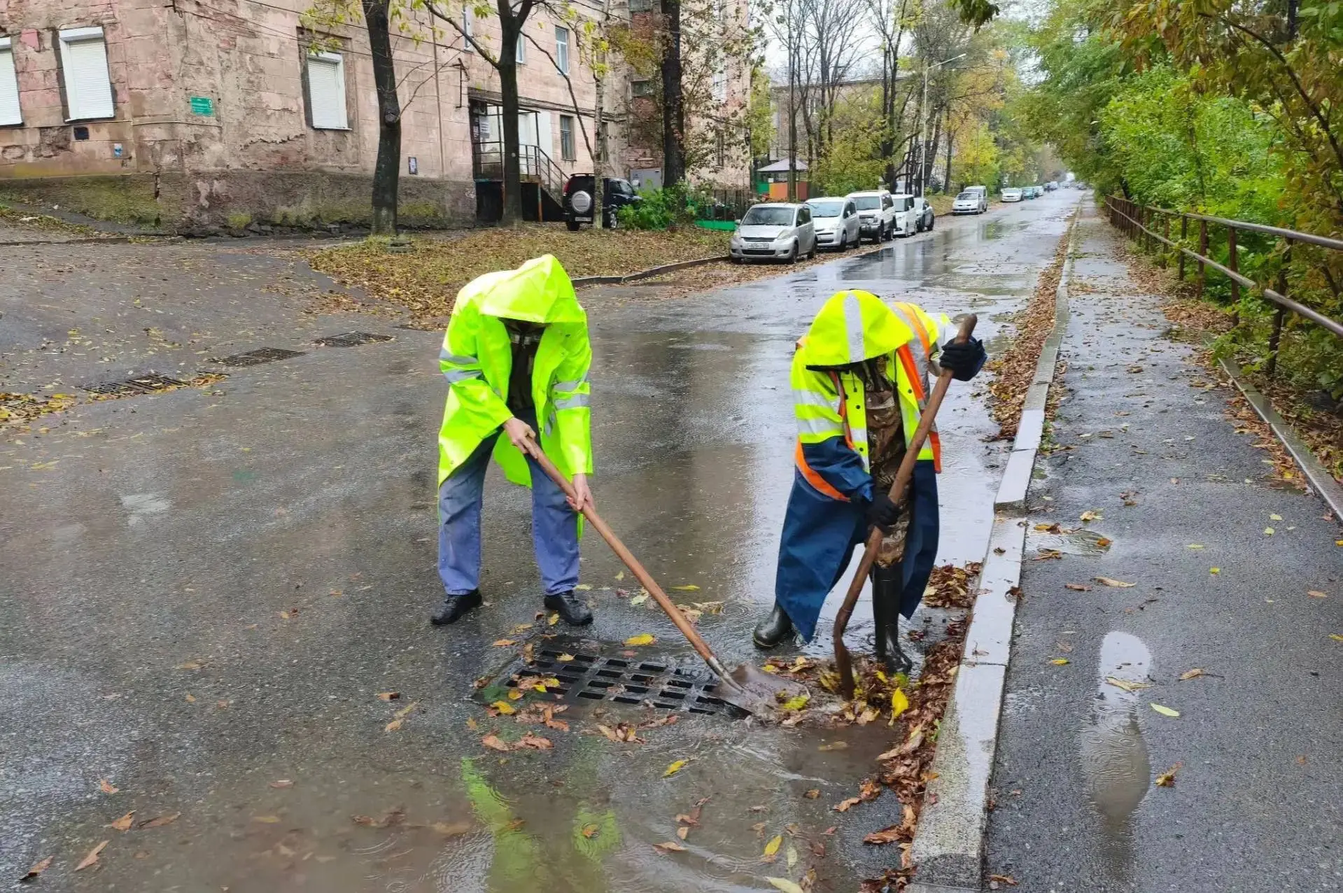 🌧 Во Владивостоке устраняют последствия непогоды