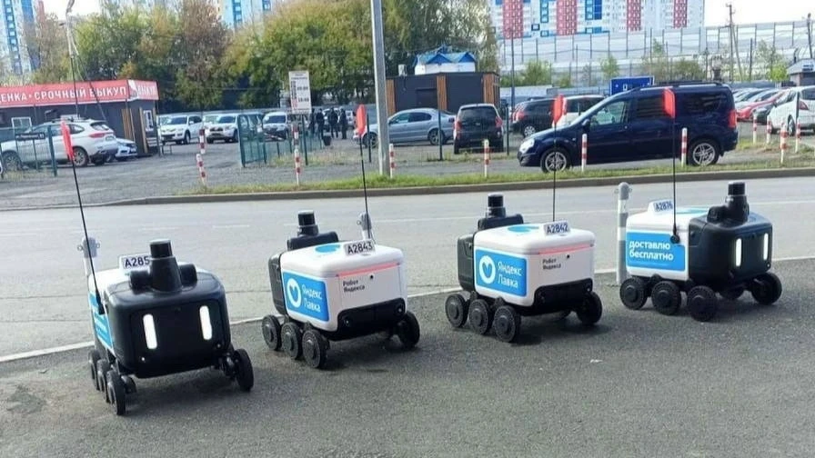 В Тюмени по улицам уже можно встретить роботов-курьеров, которые доставляют посылки и п...