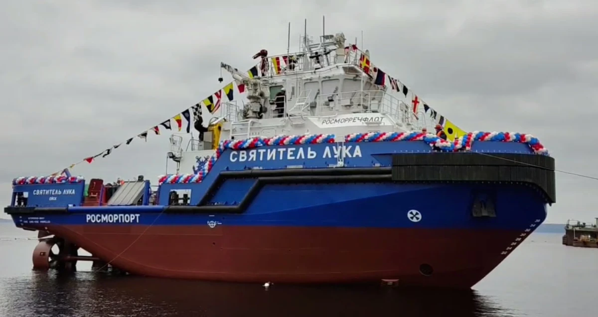 В Карелии спустили на воду новый буксир ледового класса