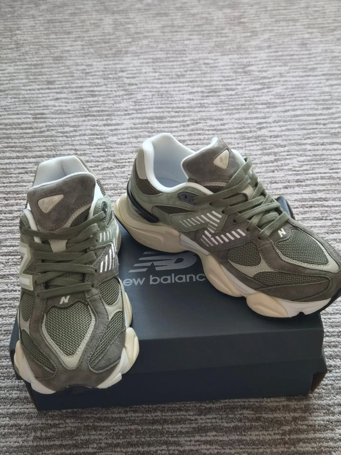 Новые мужские кроссовки NB9060, размер 41.5(26см )