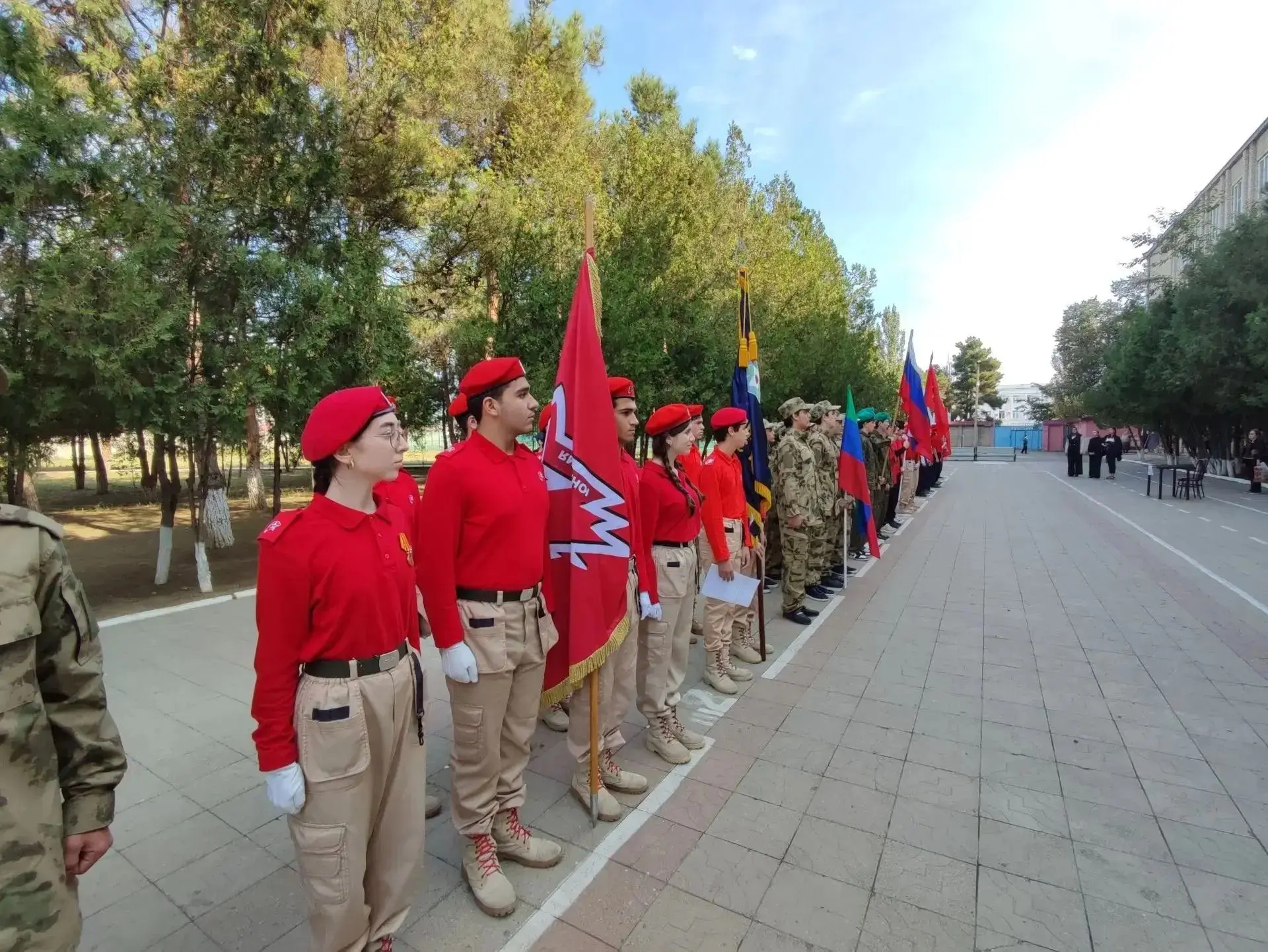 В Каспийске прошёл конкурс «Равнение на флаг»