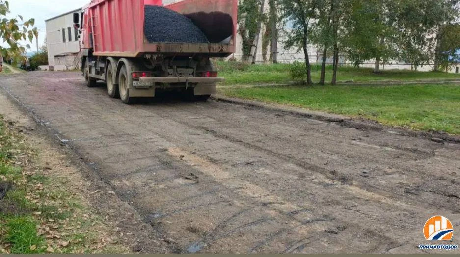 ✅Специалисты Примавтодора приступили к укладке нового асфальта в Горных Ключах Кировско...