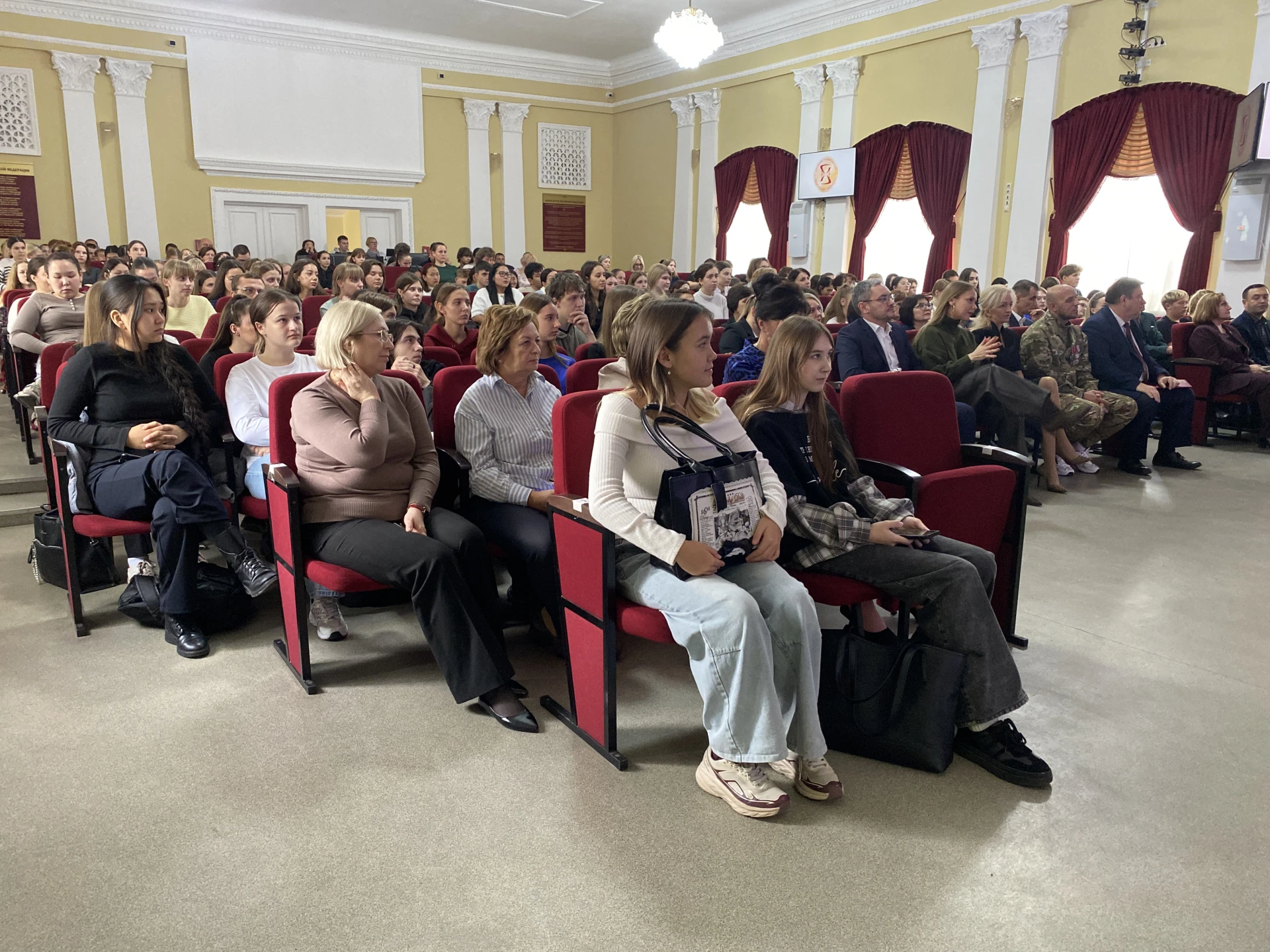 ⛑️ В медицинском университете показали новую серию проекта «Несломленные» о военном вра...
