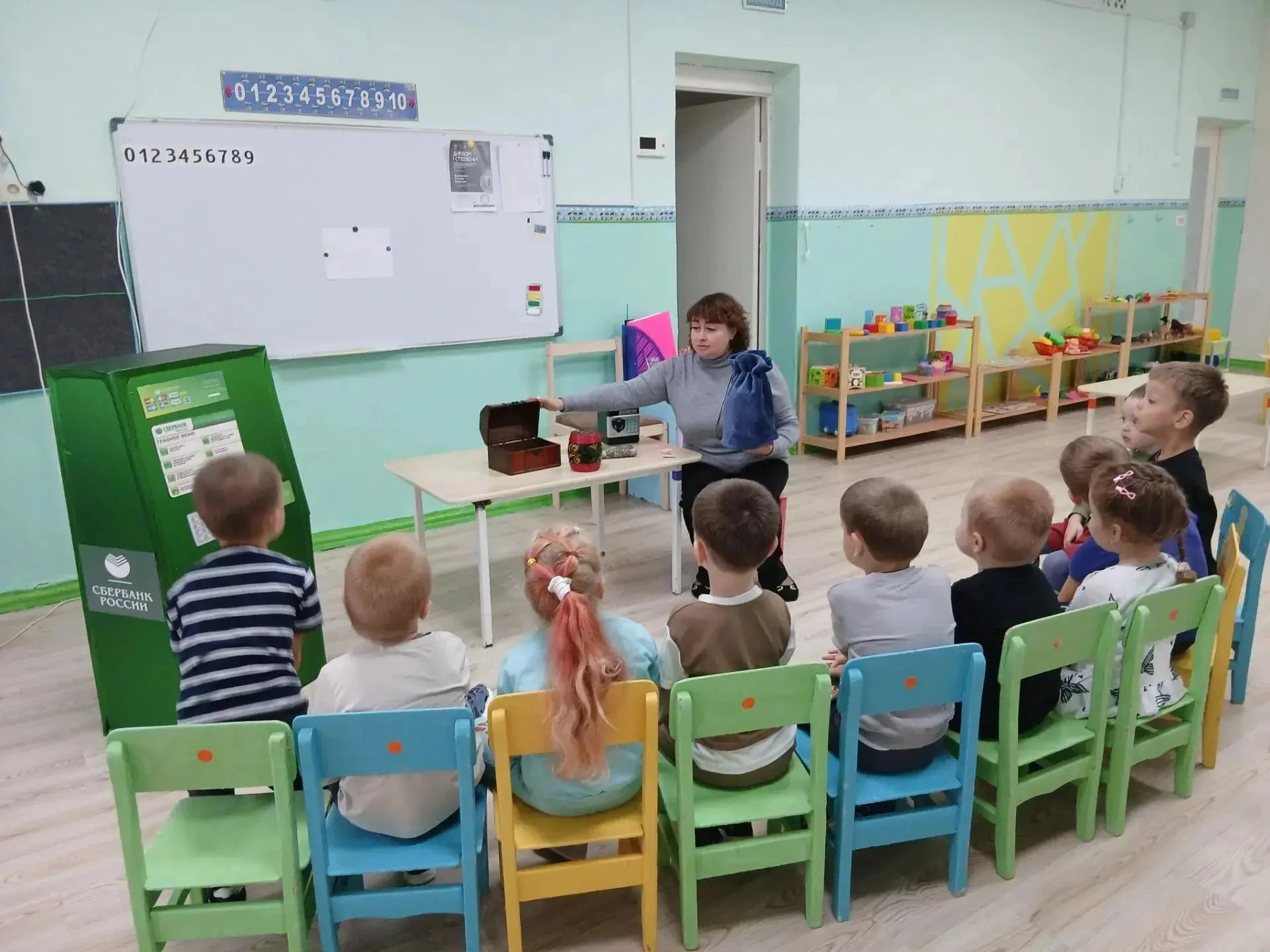 Кубышка, сундук с сокровищами или банковская карта? Где же хранить деньги?
