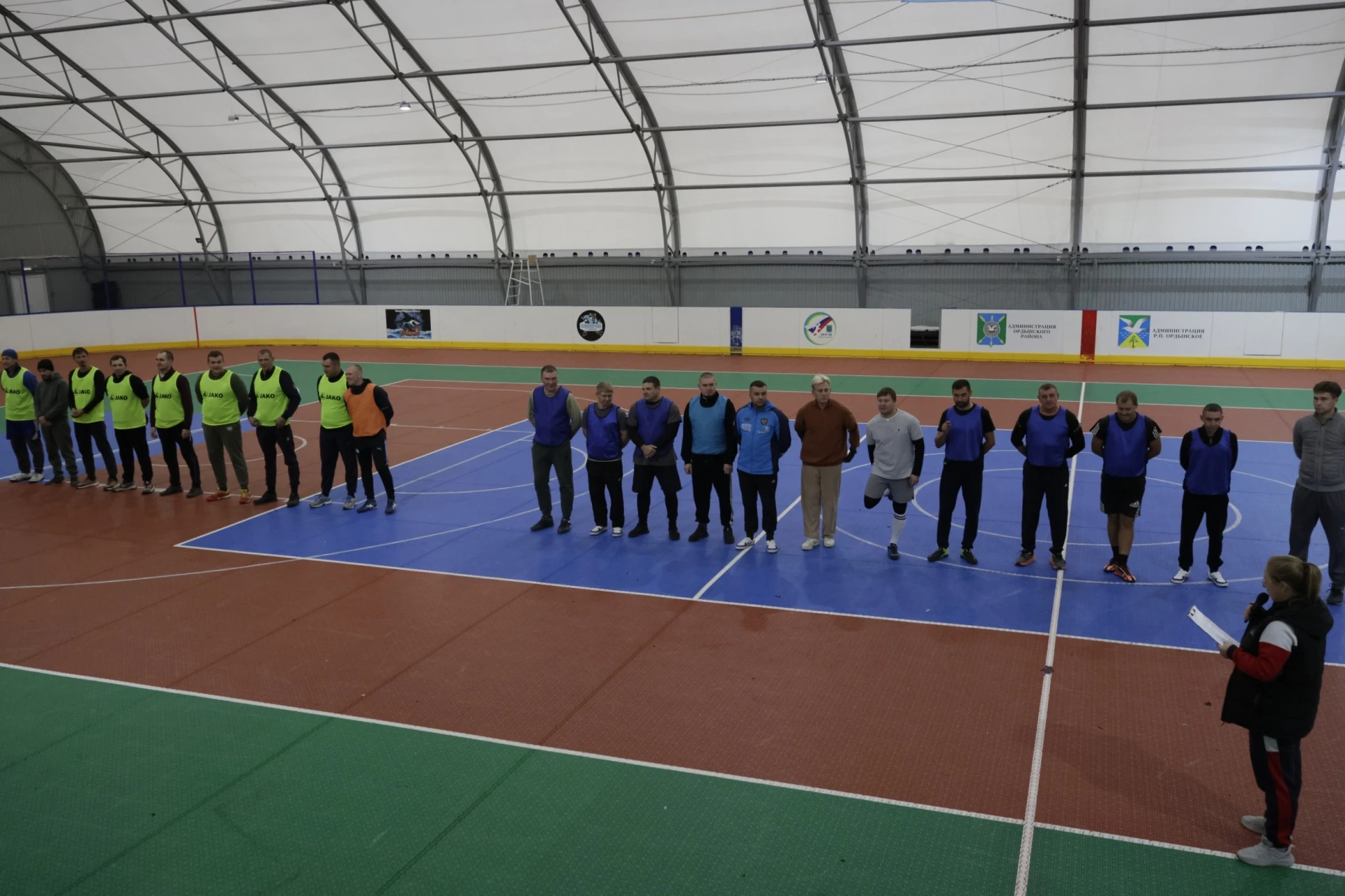 ⚽ В крытой площадке стадиона прошел спортивный праздник, посвященный Дню отца "Мяч. Пап...