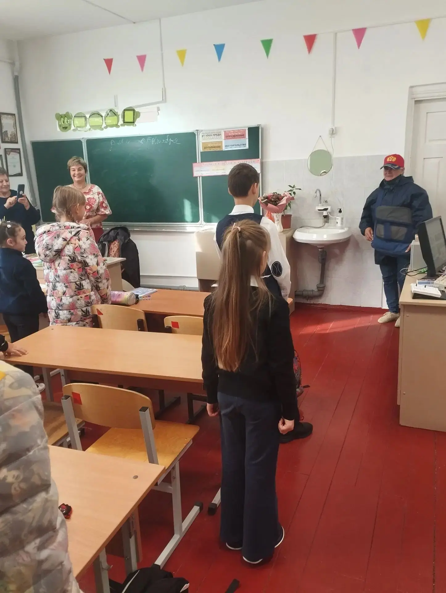 В начальной школе прошёл классный час, посвященный Всемирному Дню почты. В гости к ребя...