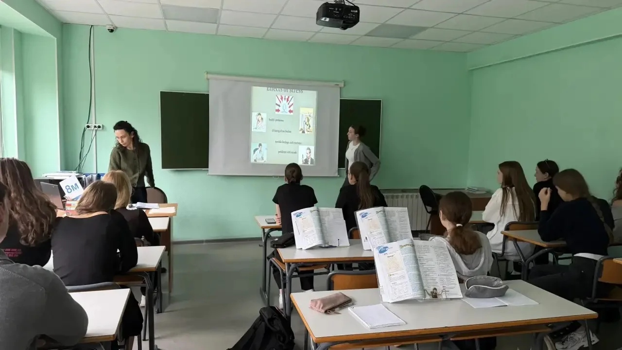 🇬🇧 Преодолеваем стресс вместе: урок английского языка в 11 «Б» классе 🇬🇧