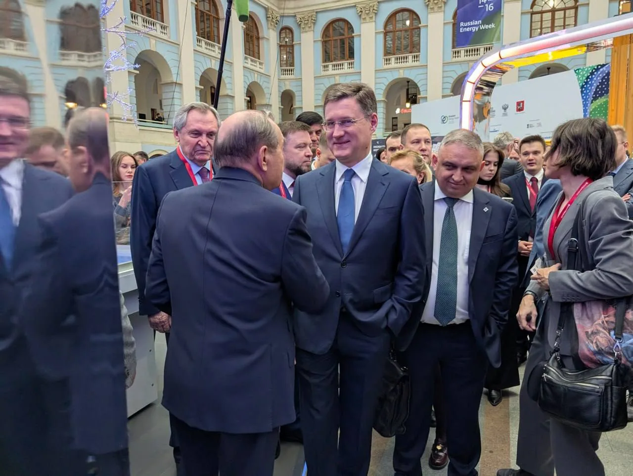 Вице-премьер РФ Александр Новак посетил выставку оборудования и технологий для топливно...