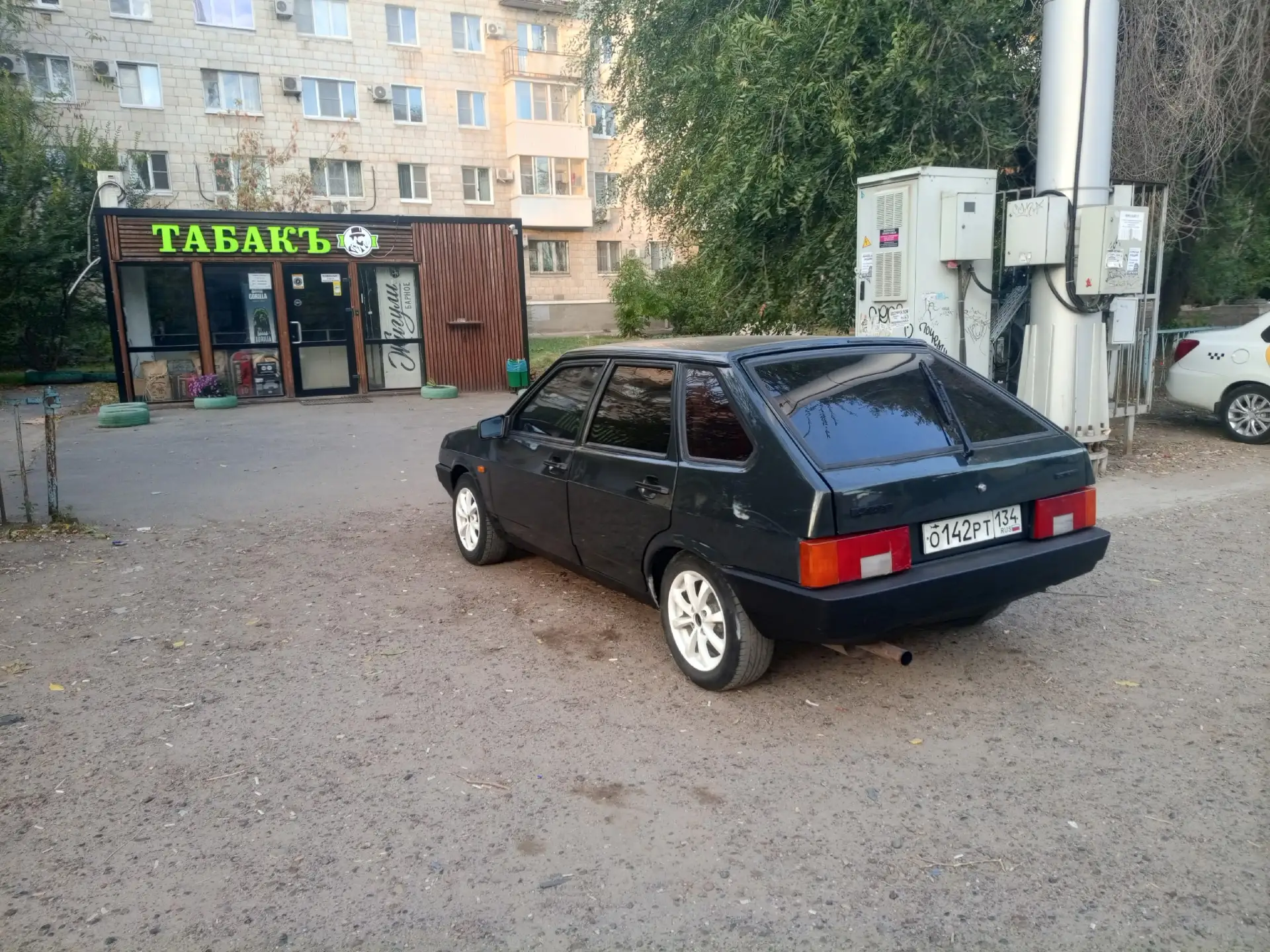 Продаю Ваз 21093 г. в. 2004 ходовая в норме кузов без рыжиков  двигатель КПП без нарека...