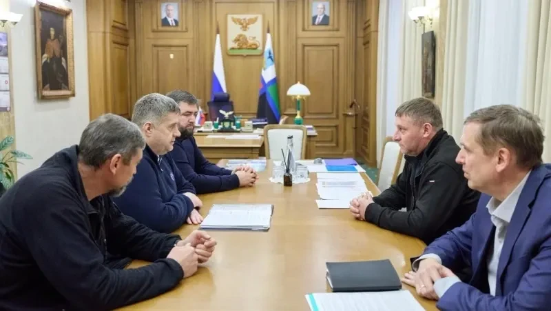 Александр Шуваев встретился с руководителем Федерального дорожного агентства Романом Но...