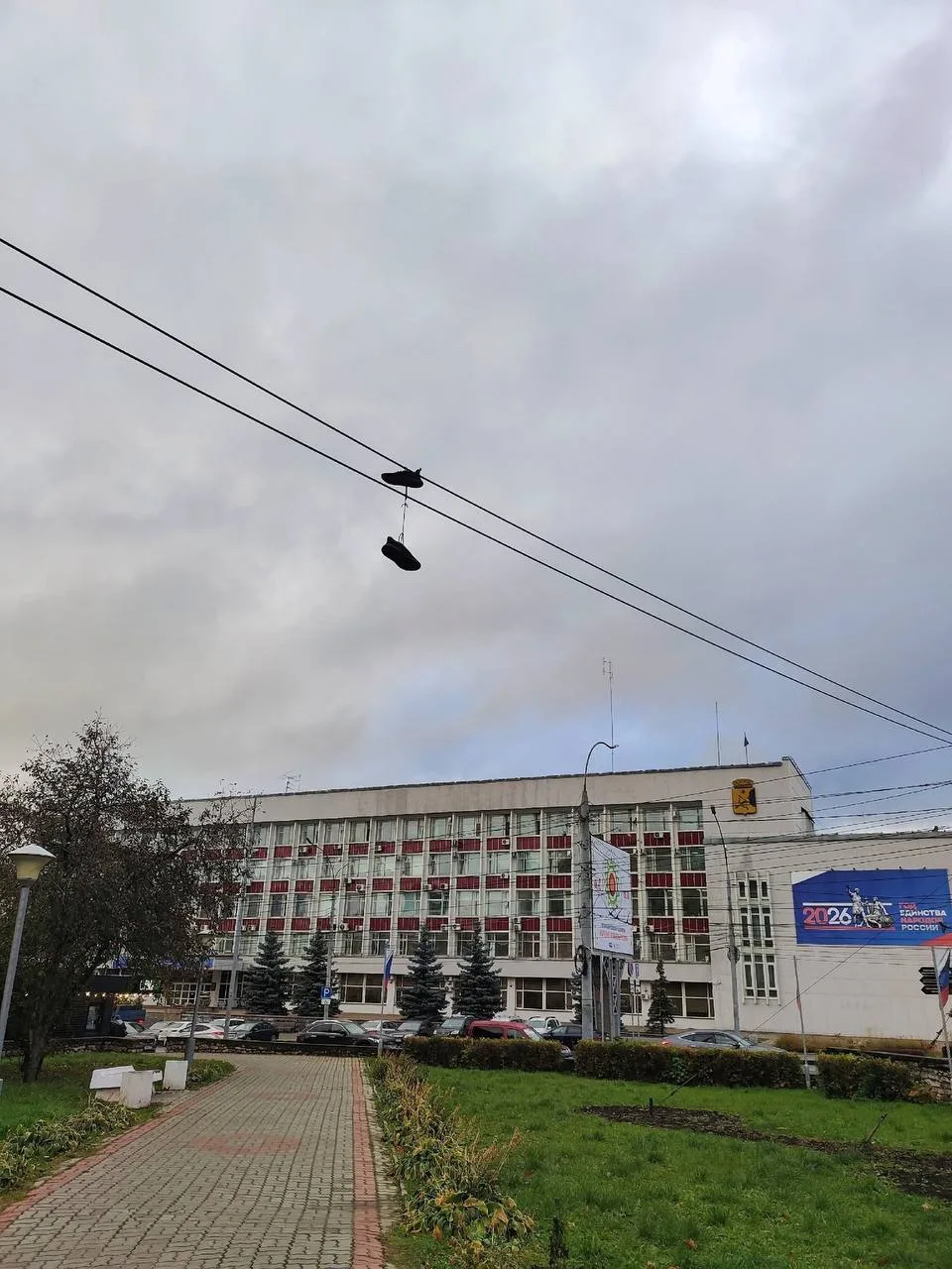 Я часто вижу такую картину или в других городах тоже встречается? На фоне городской адм...