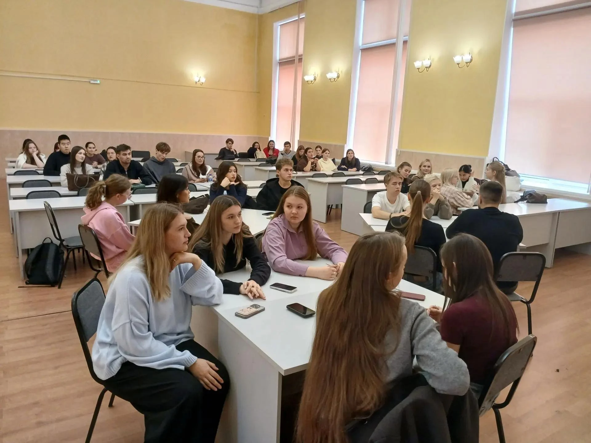 Настоящая бизнес-арена: в Омском филиале Финуниверситета прошла деловая игра «ПРО_бизнес»