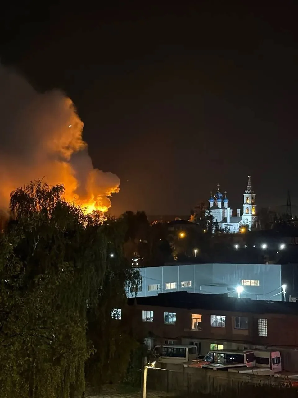 Говорят, где тебойл на въезде что-то лютое горит, что аж из Мытищ видно