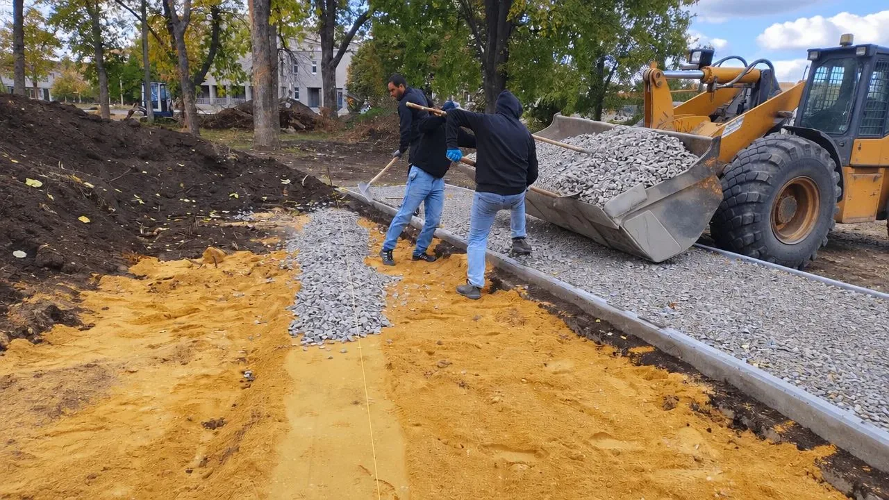 Подрядная организация Нижегородской области продолжает работать над благоустройством па...