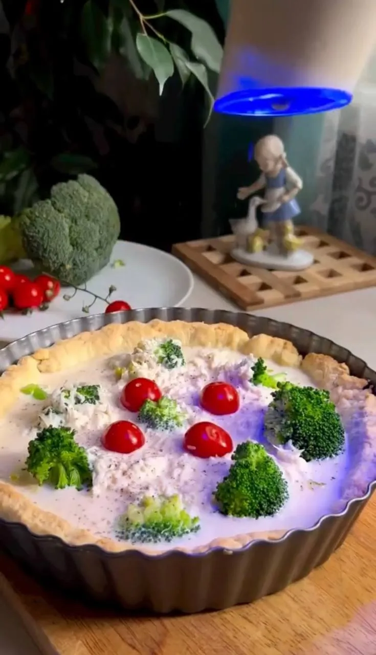 Пирог с сыром, луком-пореем,🥦 🍅
