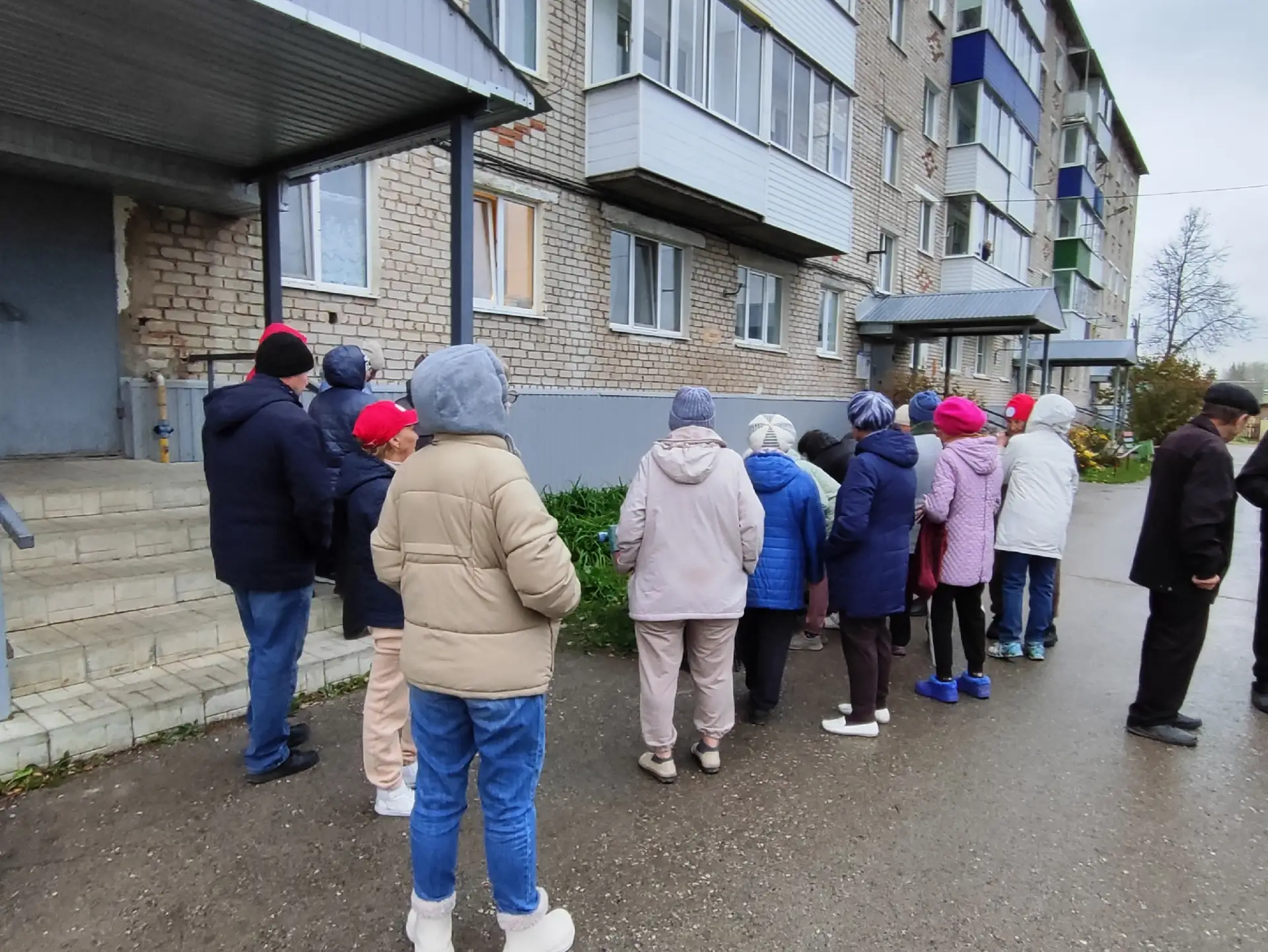 В Кунгуре собрали 63 подписи за постройку тротуара в микрорайоне Шаквинский✌
