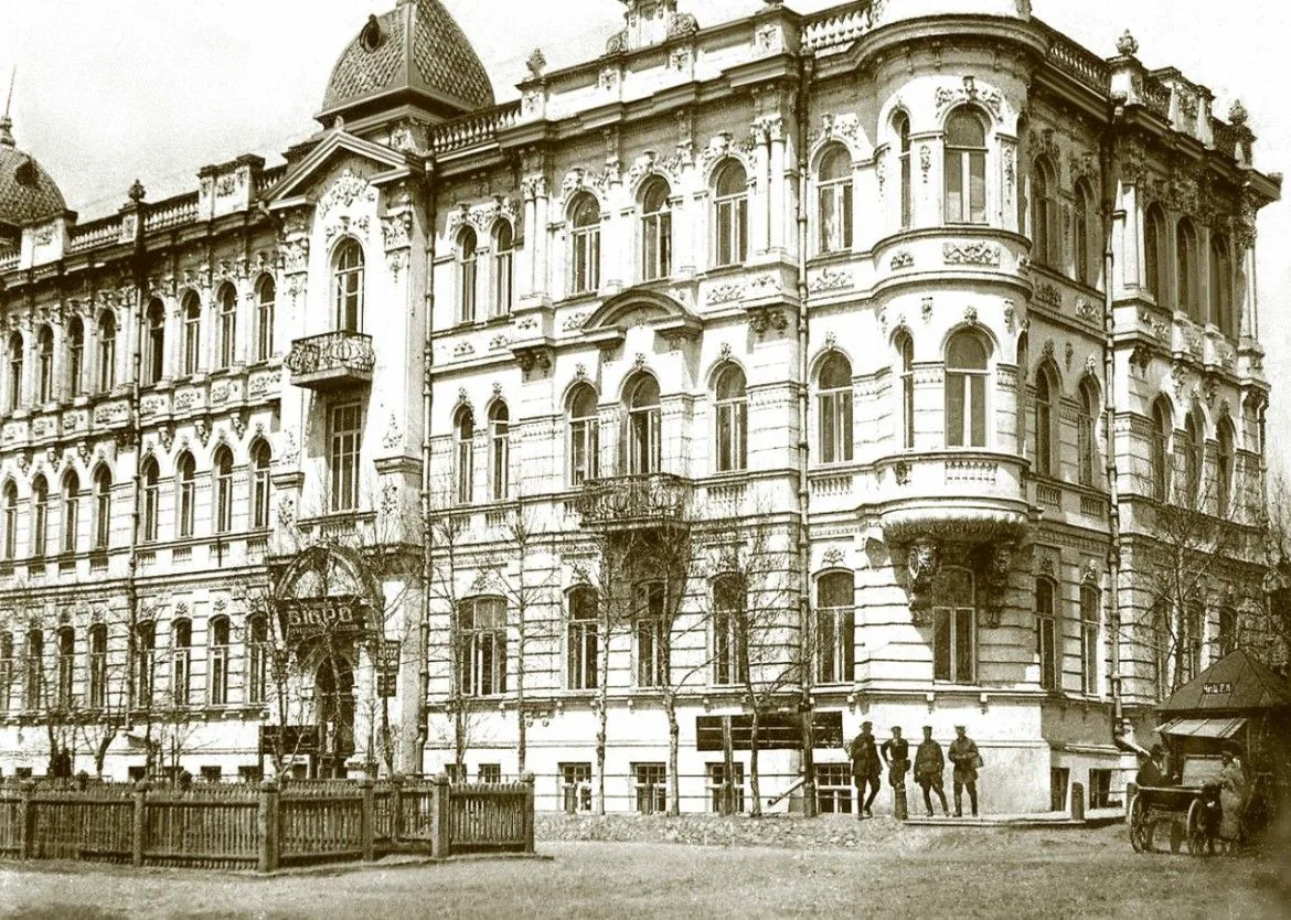Шумовский дворец (Ленина, 84) 100 лет назад.
