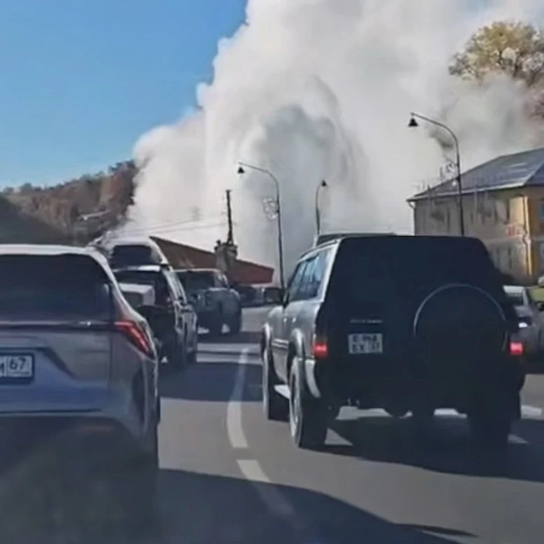 Прорыв теплосети на улице Соболева
