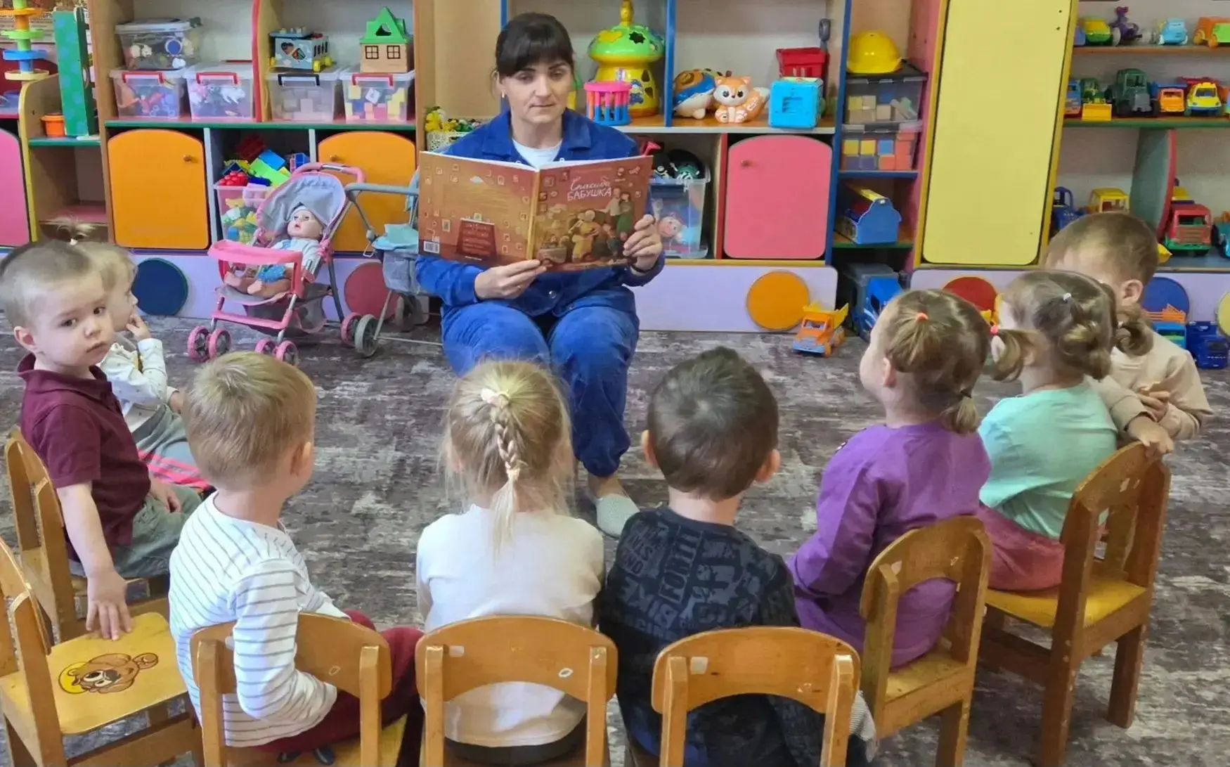 В детском саду  № 21 особое место на книжной полке теперь занимают книги проекта "Добры...