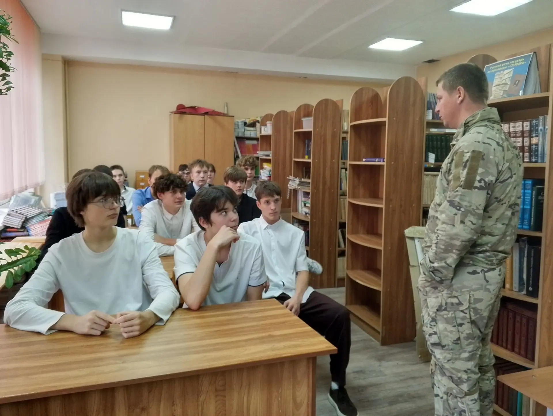 Есть такая профессия -  Родину защищащать.