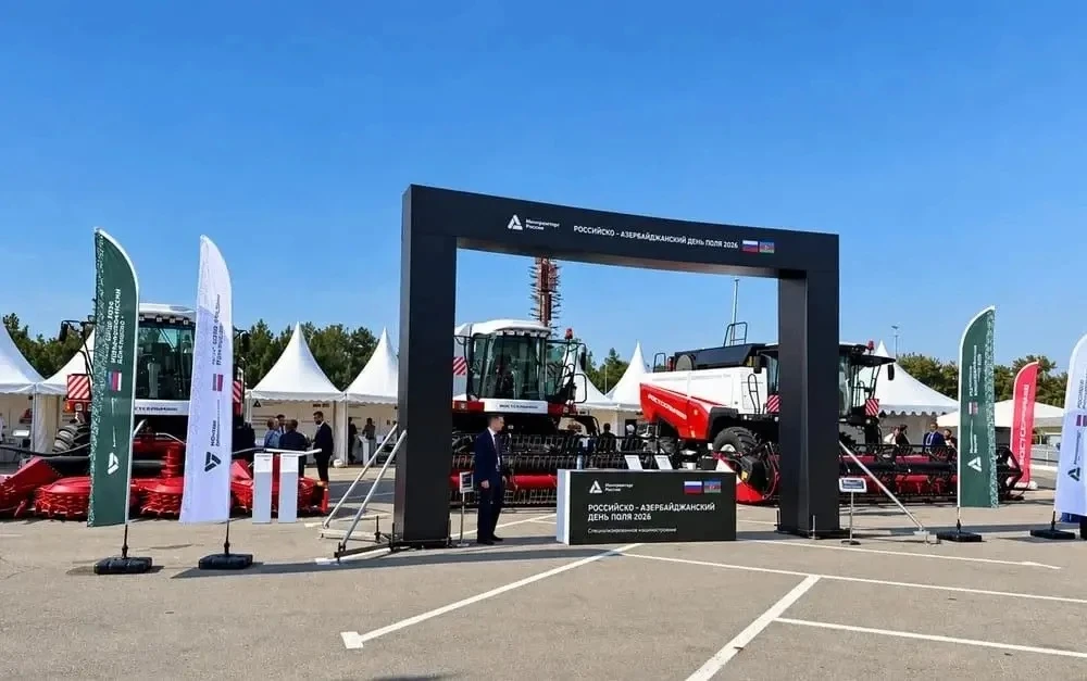 «Ростсельмаш» представил в Азербайджане кормоуборочный комбайн RSM F 1500 и зерноубороч...
