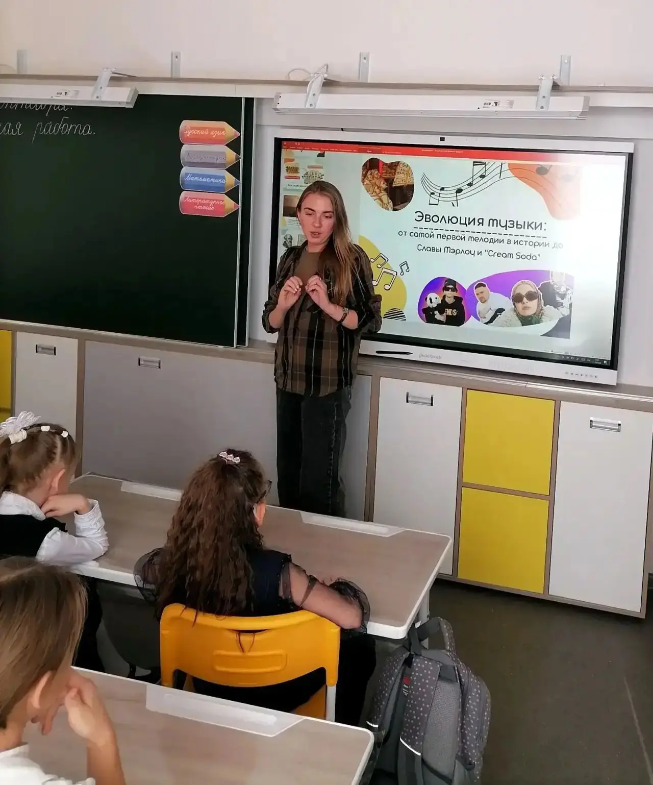Ко Дню белой трости в нашей школе с участием клуба "Я смогу" прошёл час искусства на те...