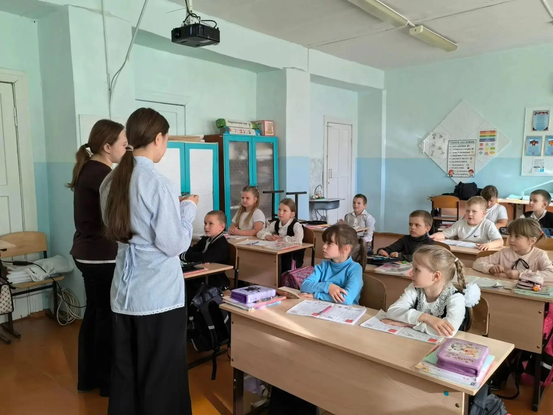 🚦 Посвящение в пешеходы: учим правила дорожного движения!
