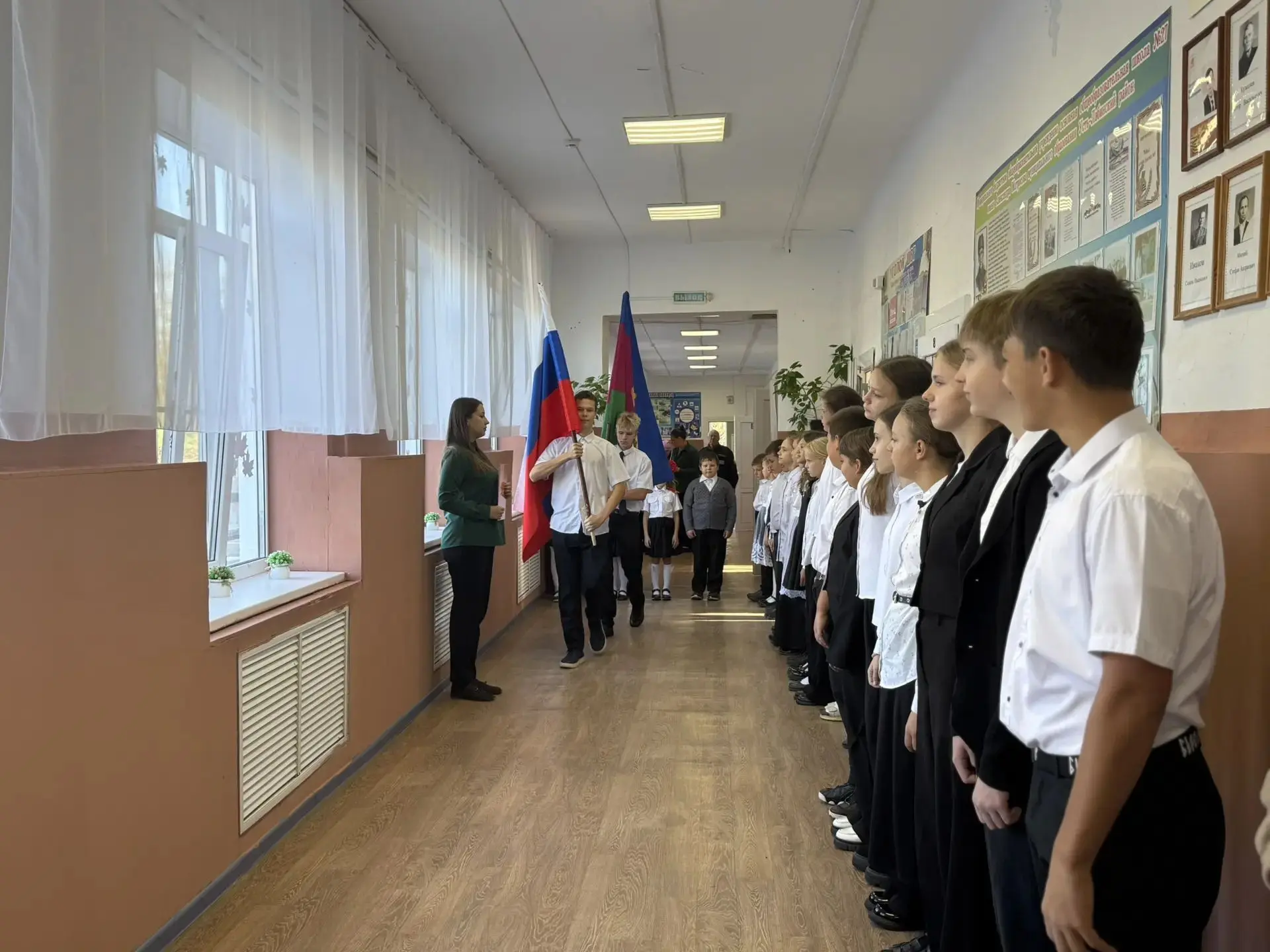 🖇️Сегодня на линейке мы поговорили о том, как пользоваться интернетом безопасно и увер...