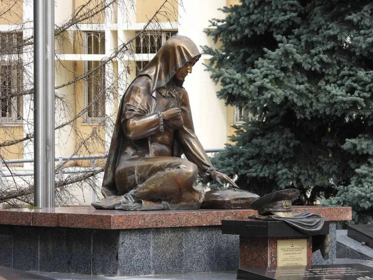 «Скорбящая мать»