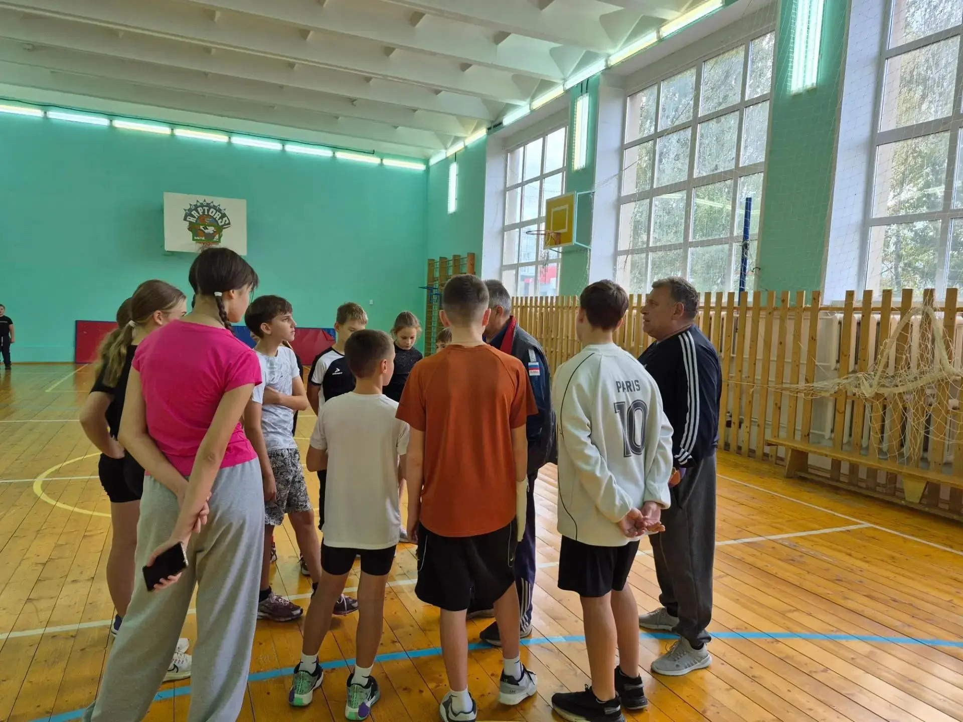 В ШКОЛЕ С. СТАРАЯ КАМЕНКА ПРОШЛО ПЕРВЕНСТВО ПО СТРИТБОЛУ