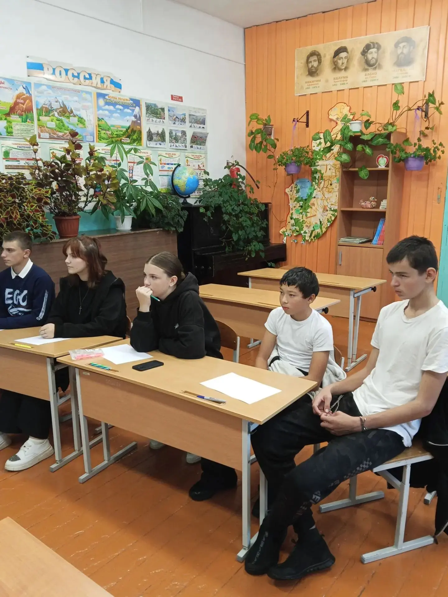 12 и 13 октября обучающиеся Совета старшеклассников нашей школы приняли активное участи...