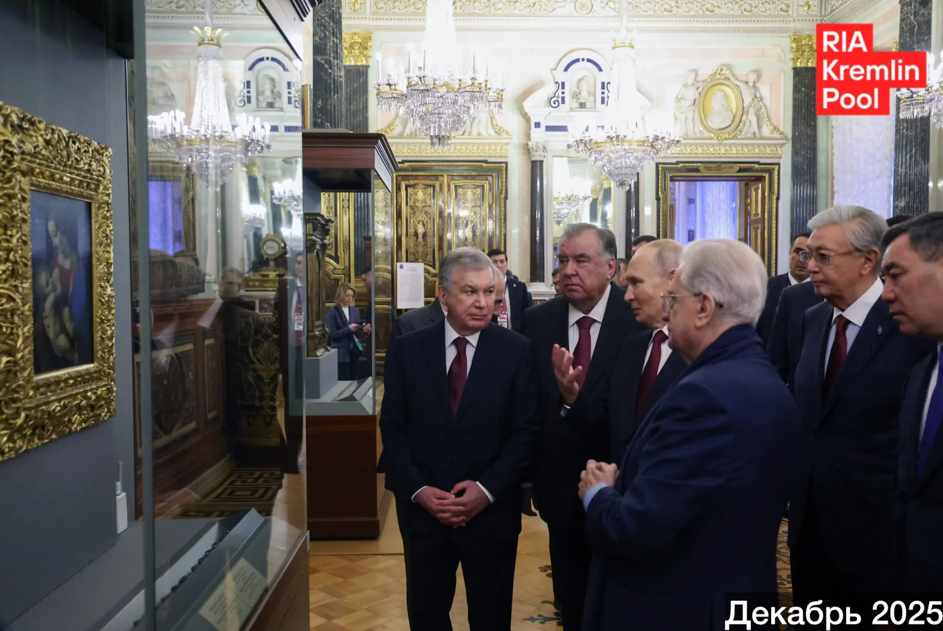 Путин пригласил лидеров СНГ на неформальный саммит в Санкт-Петербург.