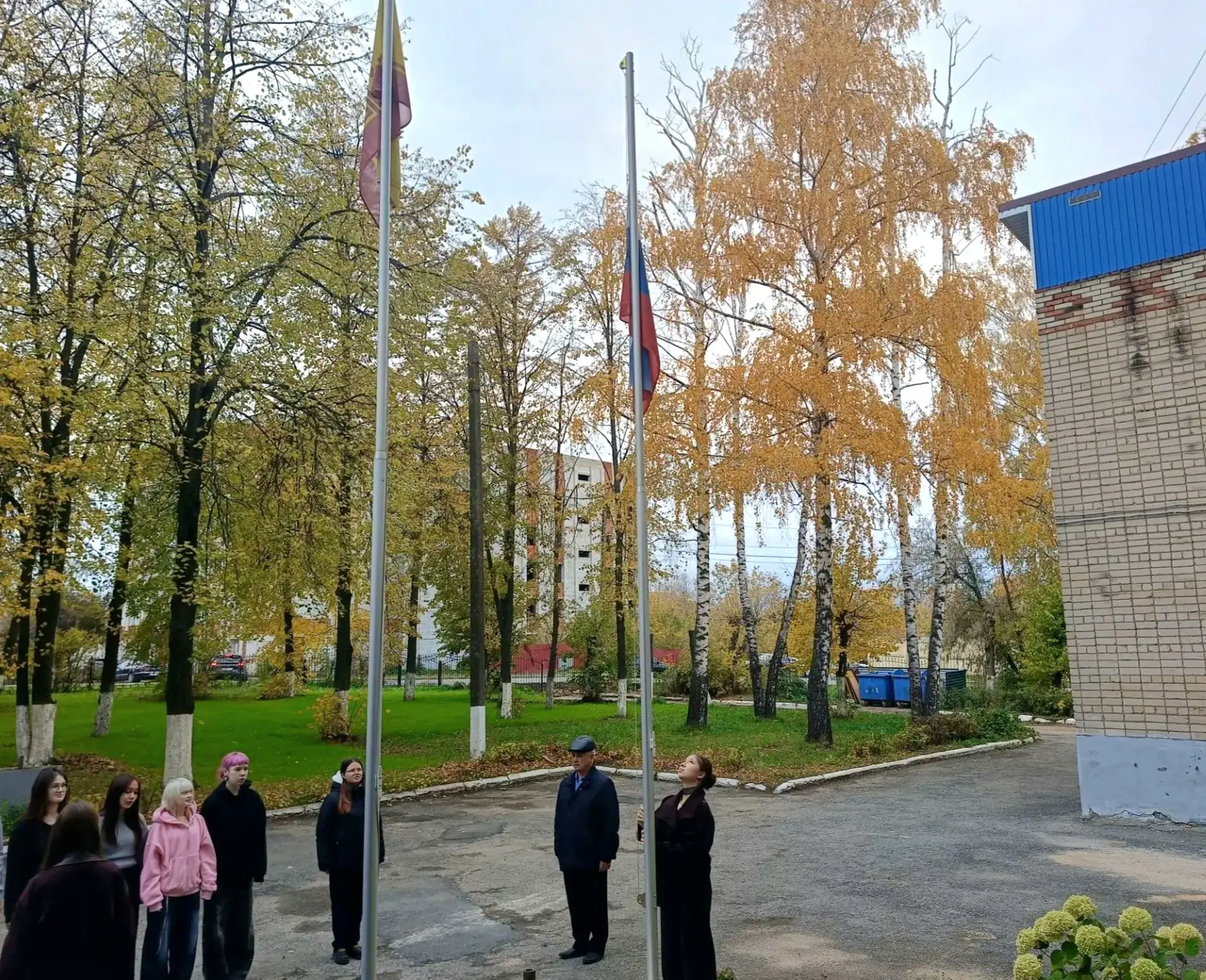 🇷🇺 🎶Сегодня, 12 октября, новая учебная неделя в ЧПК началась с торжественного поднят...