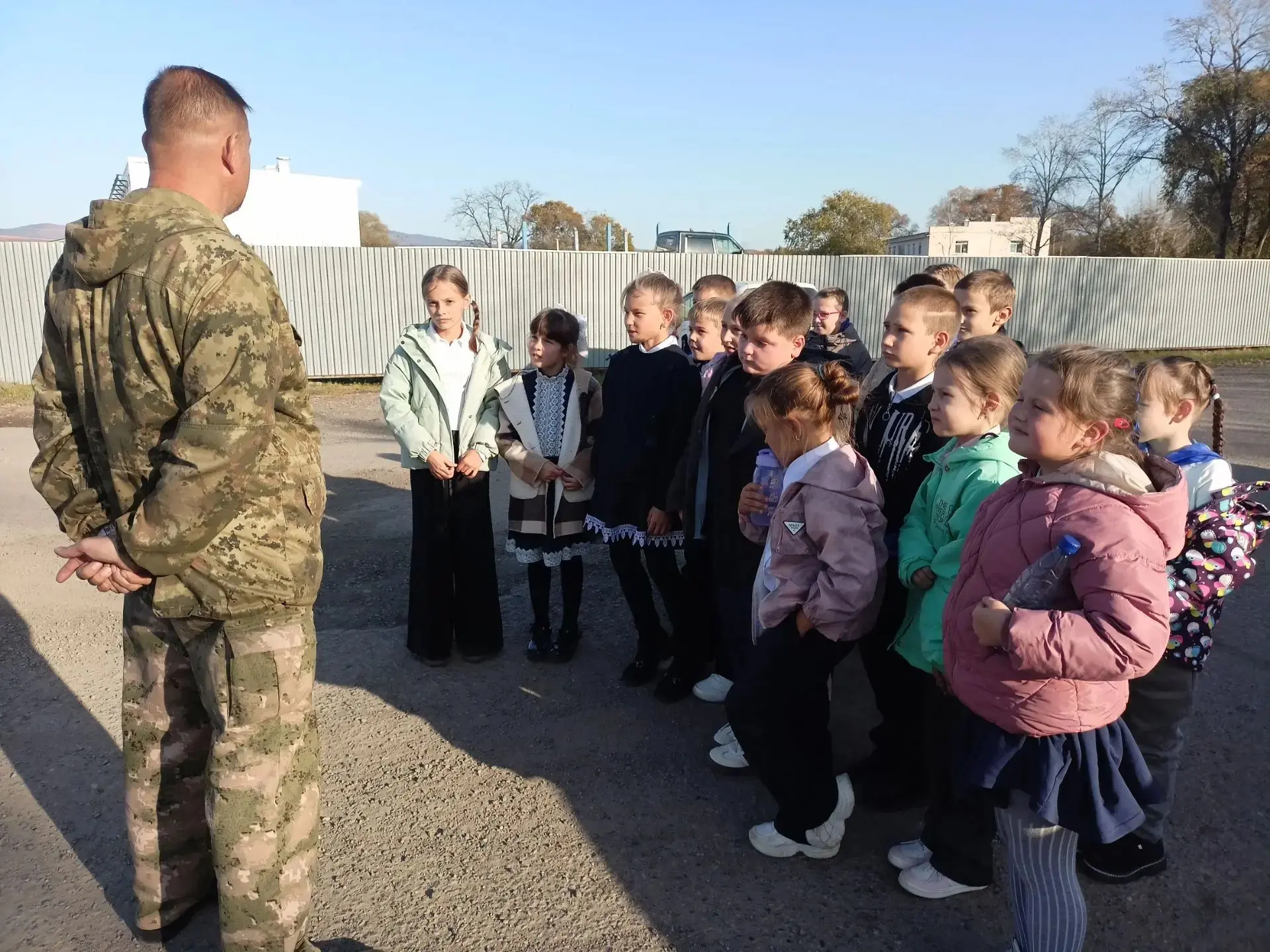 8 октября ученики 2 «Б» класса побывали на экскурсии на «Чугуевской ЛПК» и увидели, как...