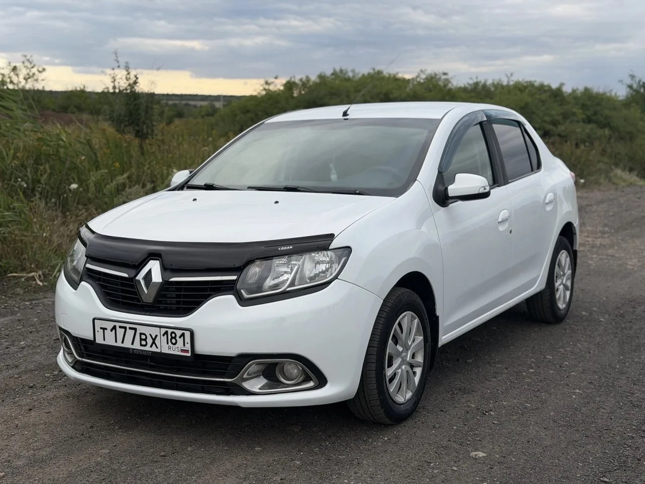 RENAULT LOGAN  2016 года в отличном состоянии.2 хозяина. 171 тыс.км.пробега!1.6 бензин ...